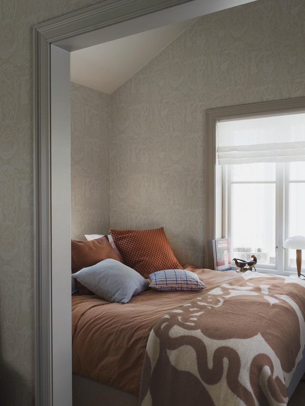 1763_PoemeDamour_Roomshot_Bedroom